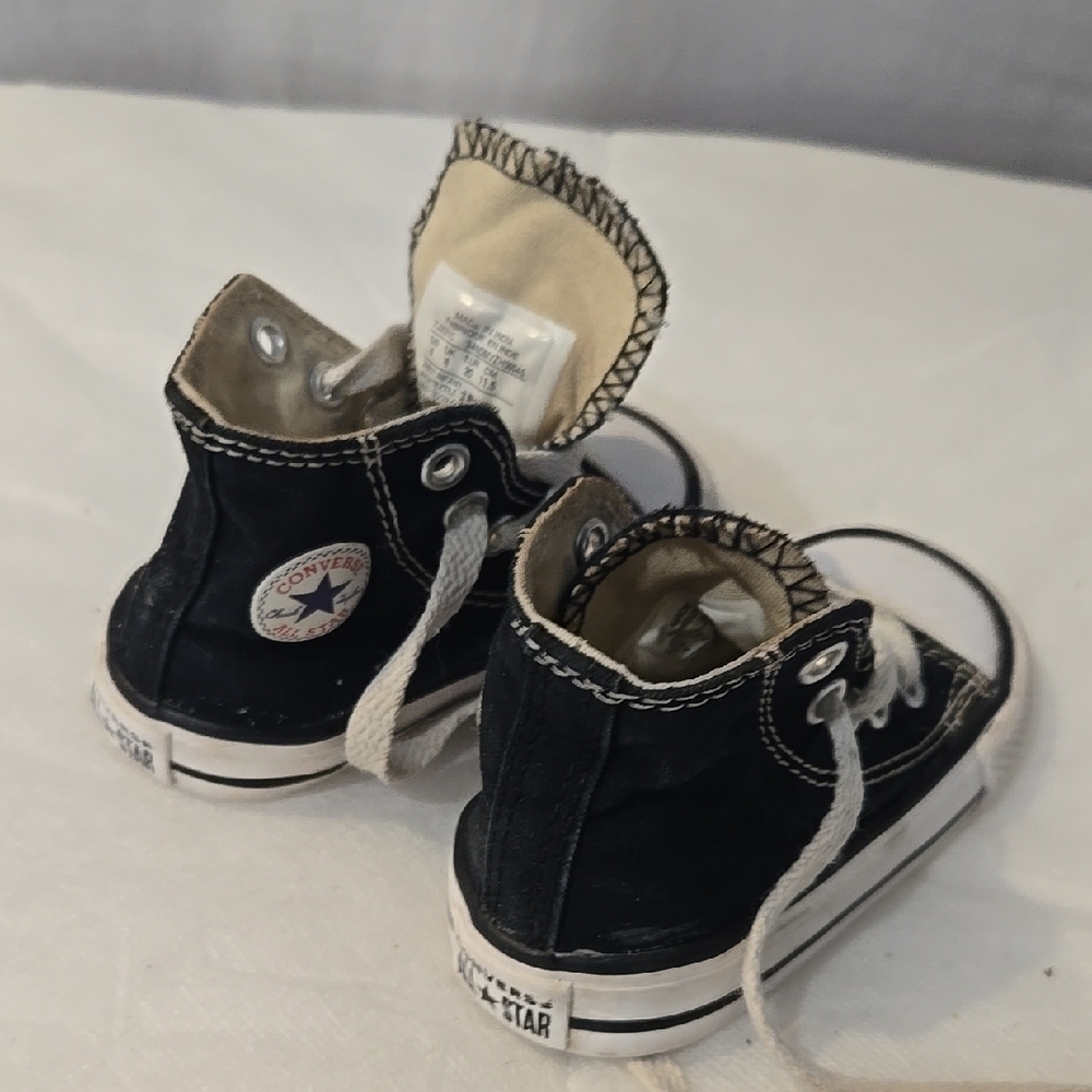 Converse Black High-Top Sneakers Classic Design